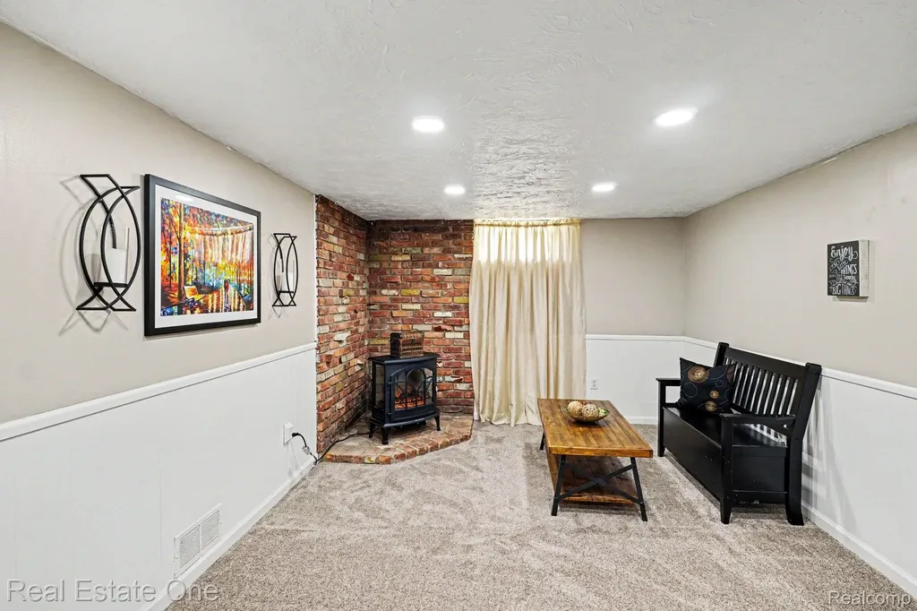 769 Manordale Court Milford Village MI 48381