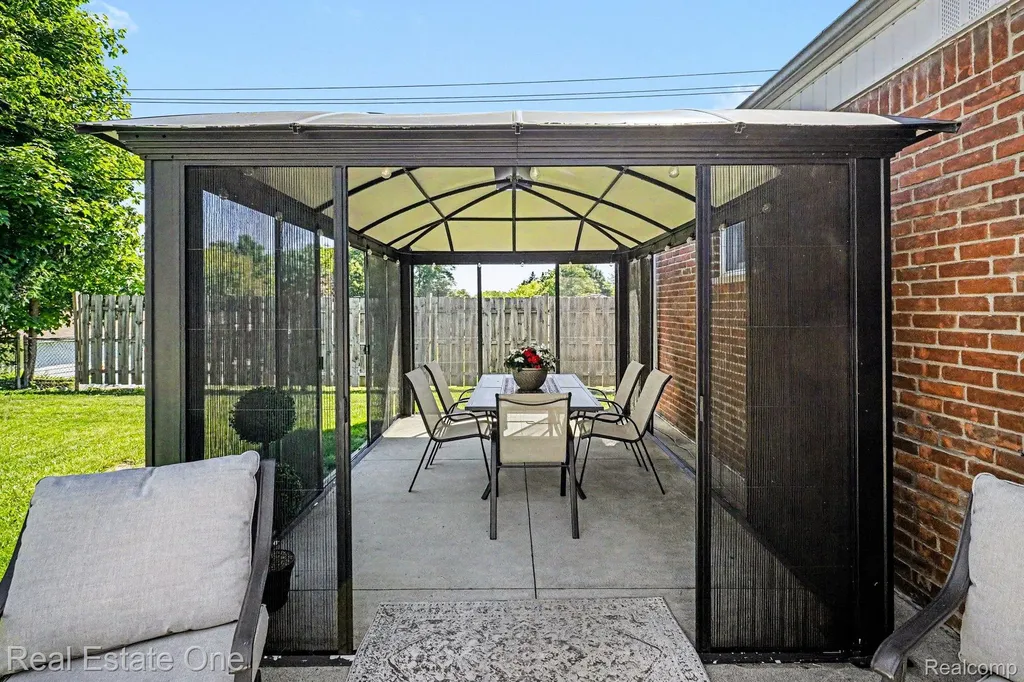 769 Manordale Court Milford Village MI 48381