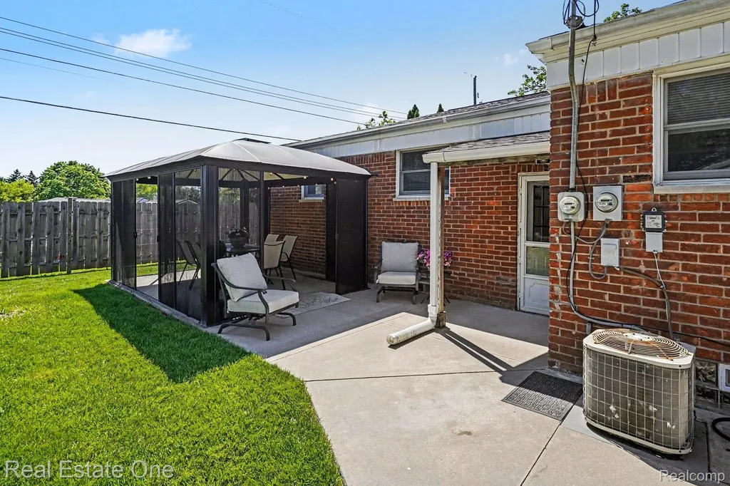 769 Manordale Court Milford Village MI 48381