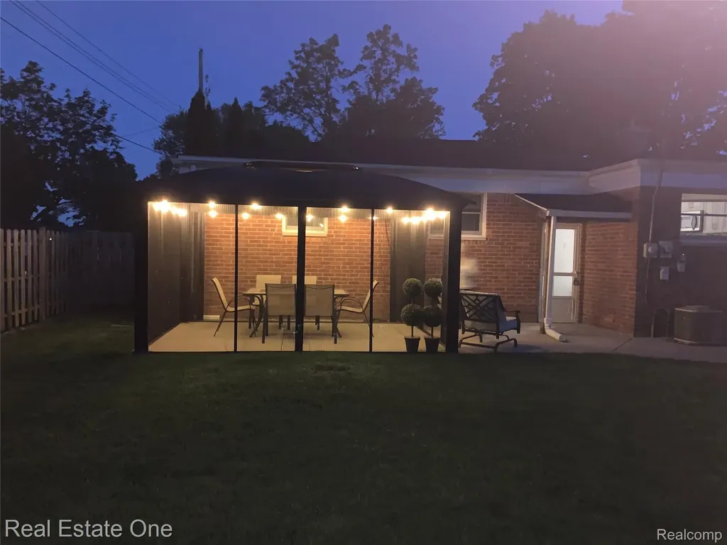 769 Manordale Court Milford Village MI 48381
