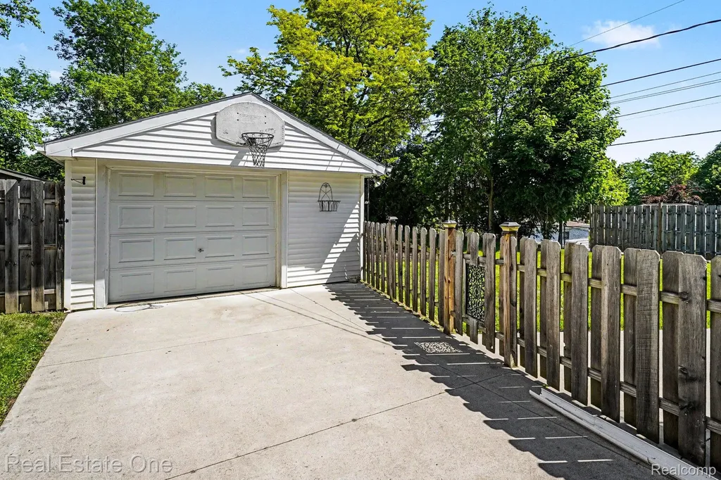 769 Manordale Court Milford Village MI 48381