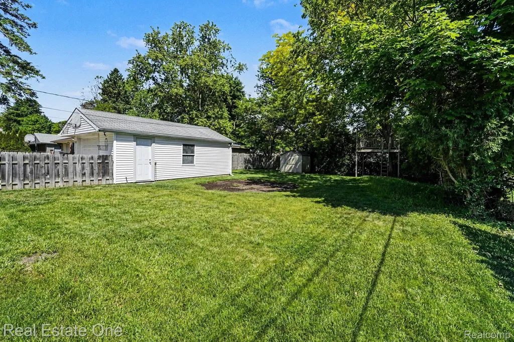 769 Manordale Court Milford Village MI 48381