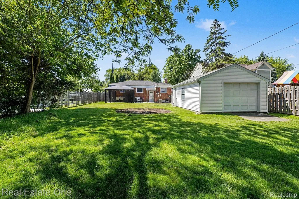 769 Manordale Court Milford Village MI 48381