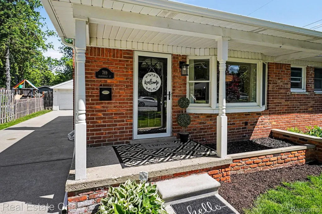 769 Manordale Court Milford Village MI 48381