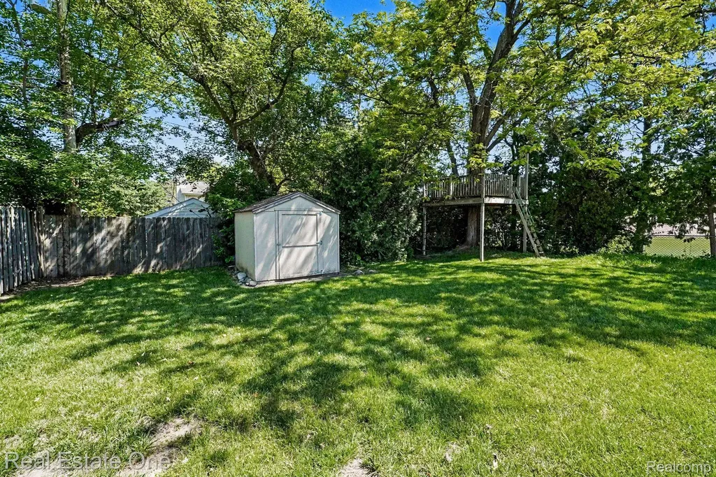 769 Manordale Court Milford Village MI 48381