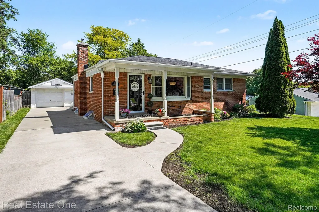 769 Manordale Court Milford Village MI 48381