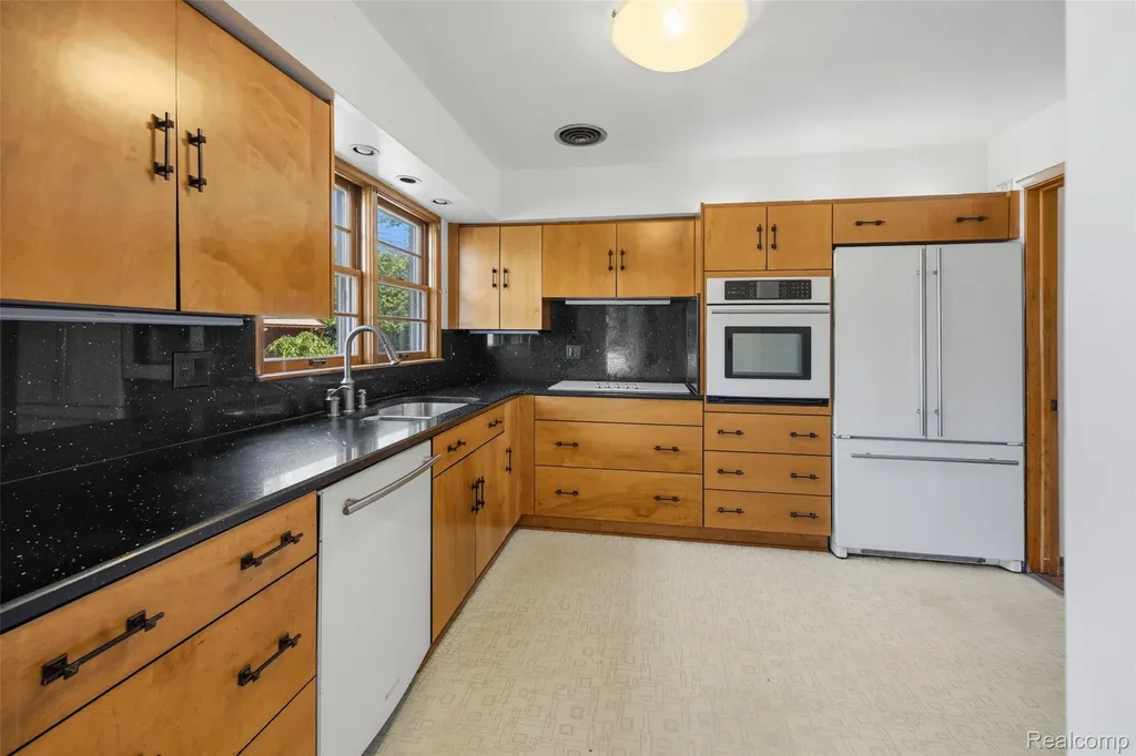 5041 Payne Avenue Dearborn City MI 48126
