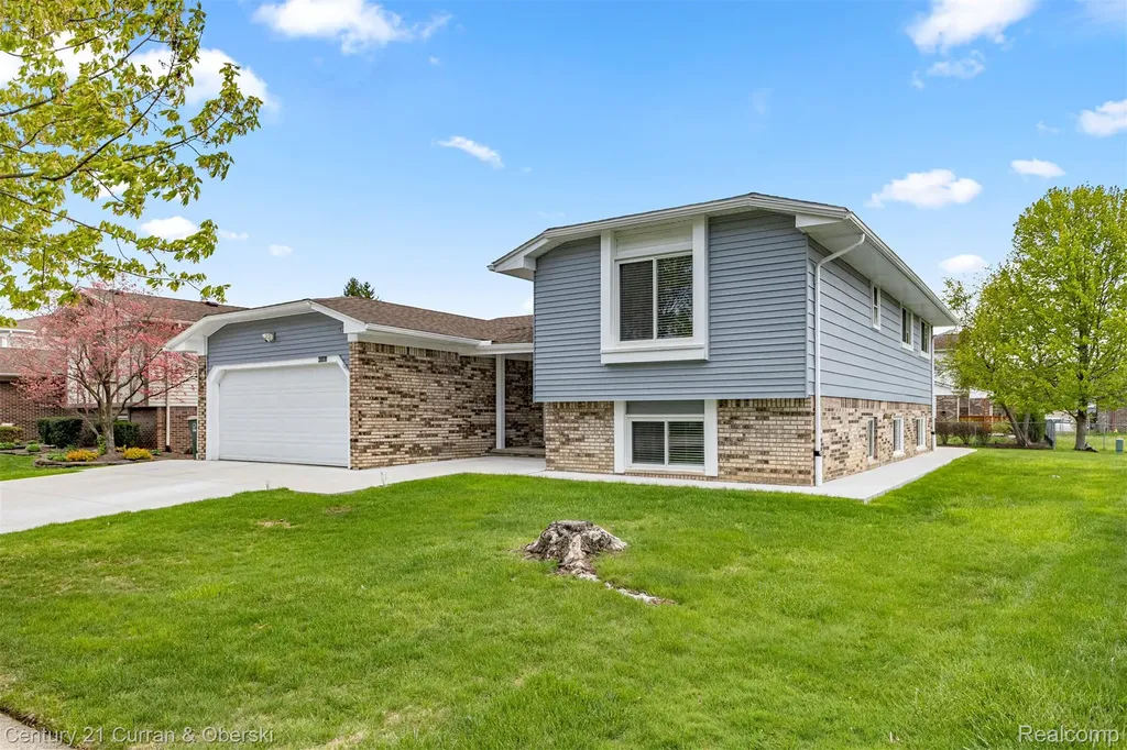 45561 Edgewood Court Canton Charter Township MI 48187