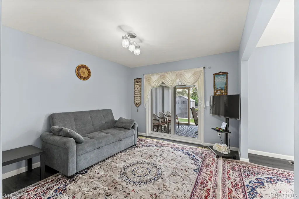 45561 Edgewood Court Canton Charter Township MI 48187