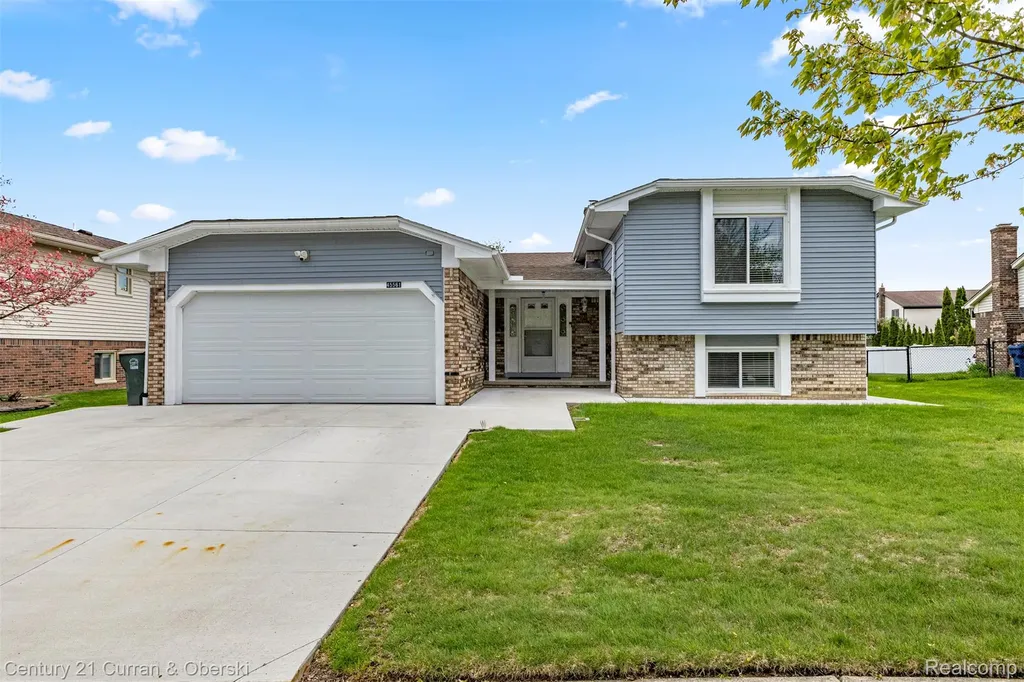 45561 Edgewood Court Canton Charter Township MI 48187