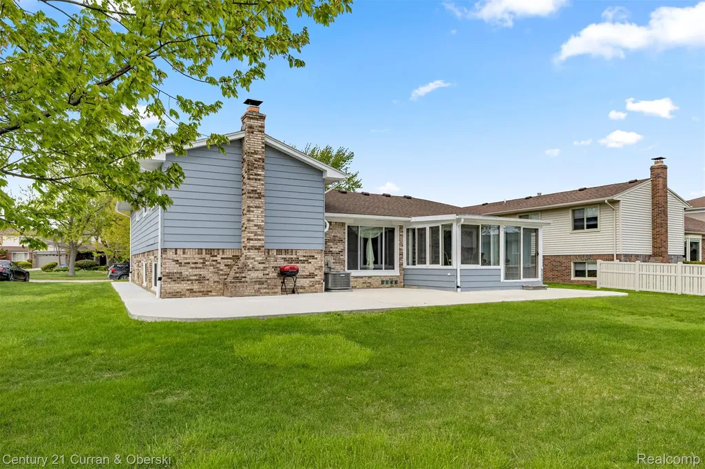 45561 Edgewood Court Canton Charter Township MI 48187