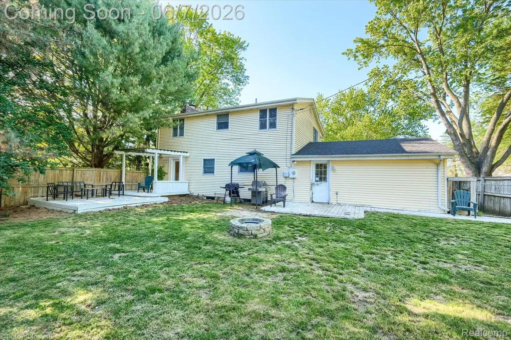 4232 Knollwood Drive Grand Blanc Charter Township MI 48439