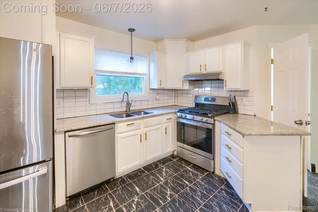 4232 Knollwood Drive Grand Blanc Charter Township MI 48439