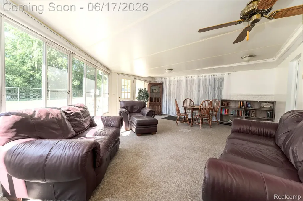 921 E Northfield Avenue Pontiac City MI 48340