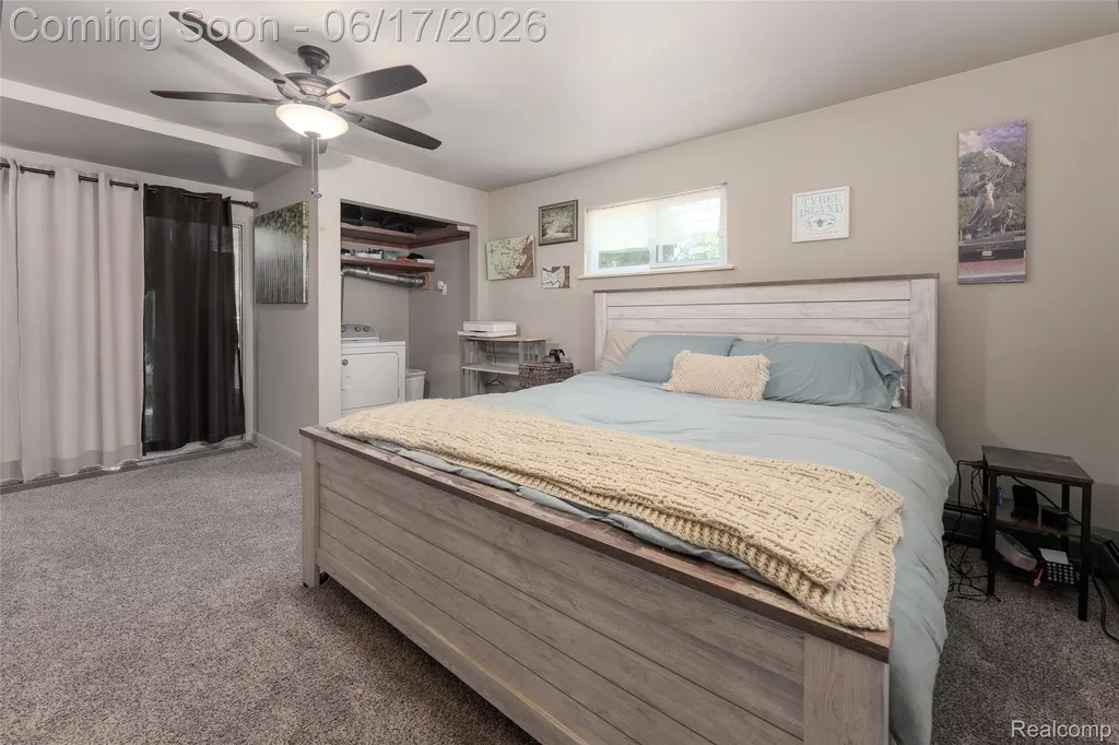 921 E Northfield Avenue Pontiac City MI 48340