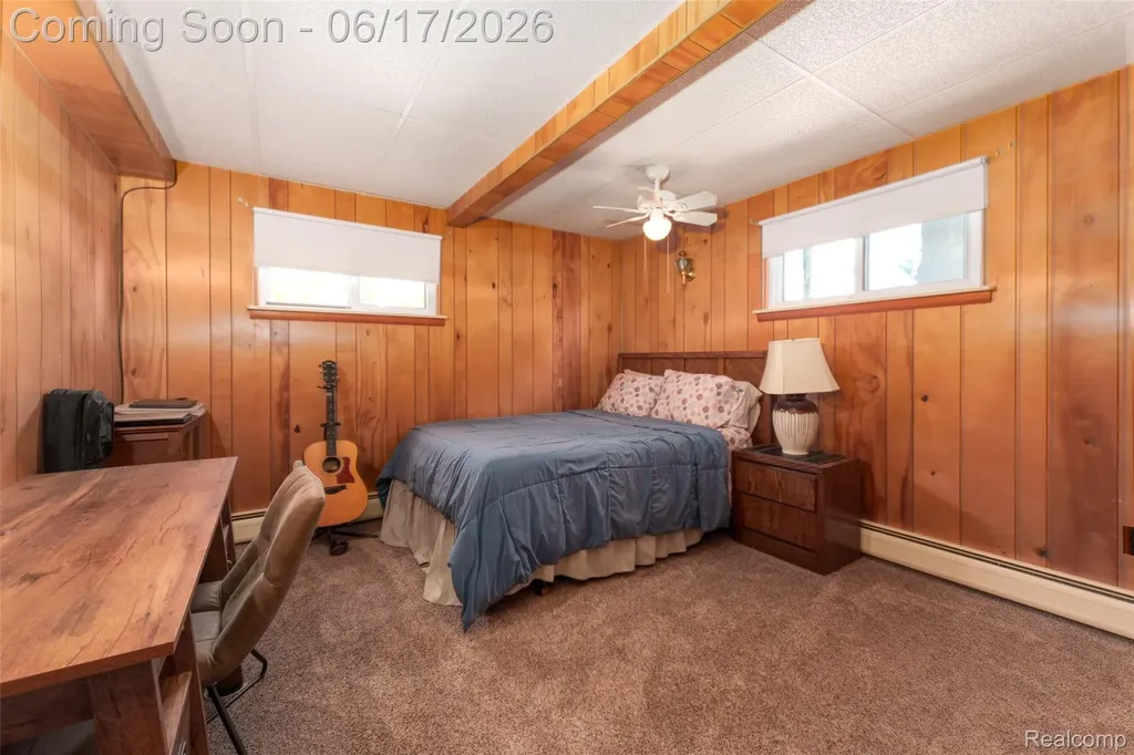 921 E Northfield Avenue Pontiac City MI 48340
