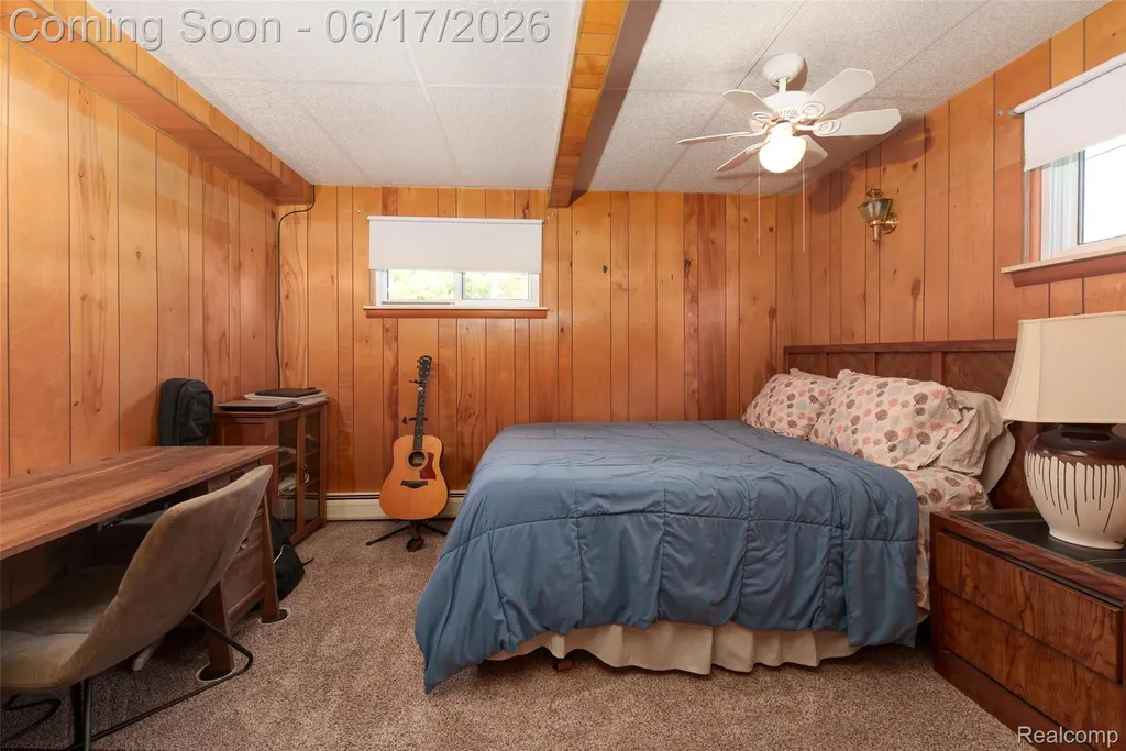 921 E Northfield Avenue Pontiac City MI 48340