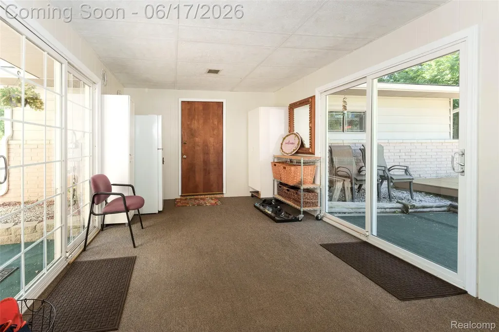 921 E Northfield Avenue Pontiac City MI 48340
