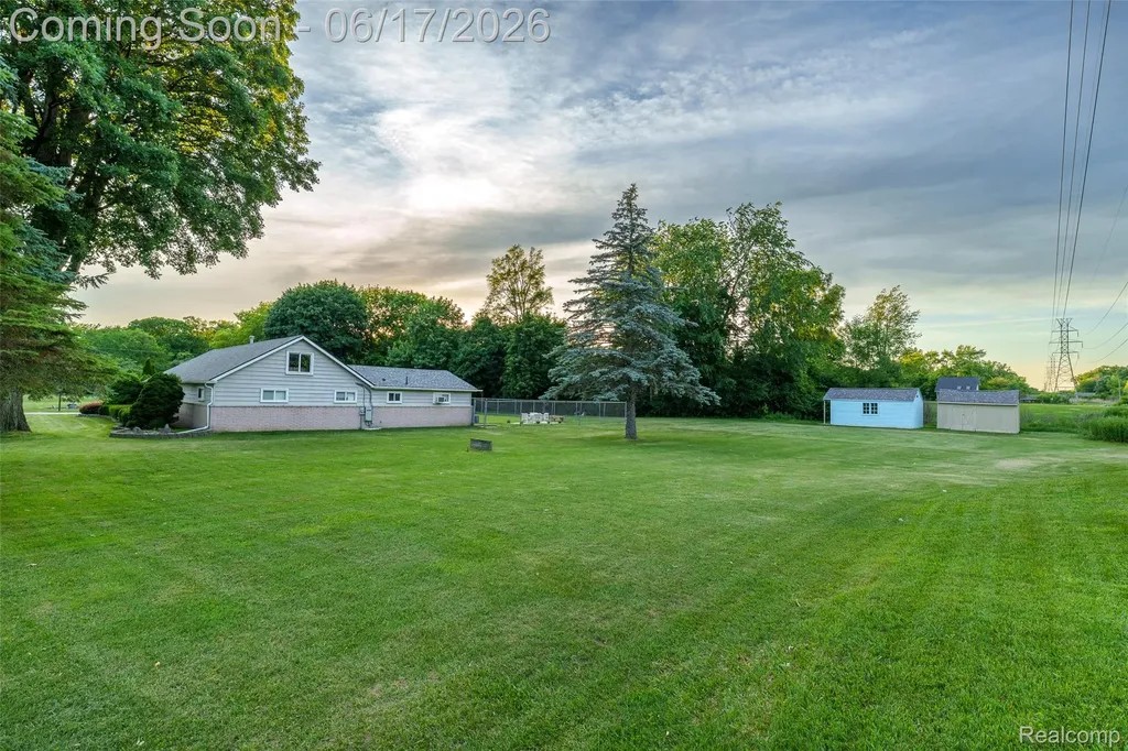 921 E Northfield Avenue Pontiac City MI 48340