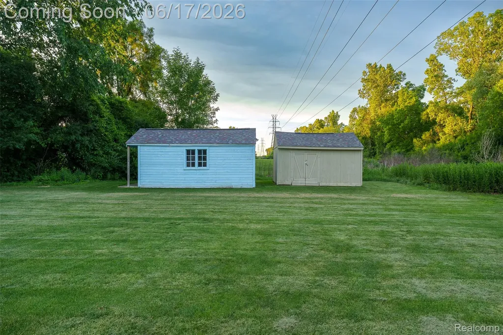 921 E Northfield Avenue Pontiac City MI 48340