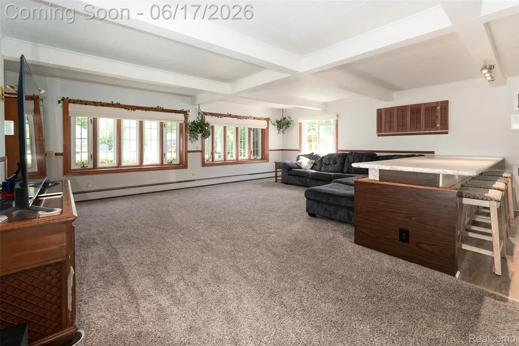 921 E Northfield Avenue Pontiac City MI 48340