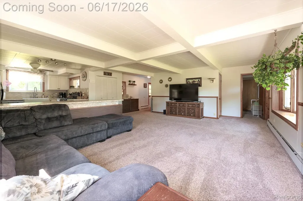 921 E Northfield Avenue Pontiac City MI 48340