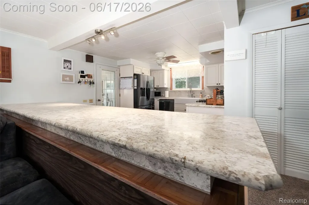 921 E Northfield Avenue Pontiac City MI 48340