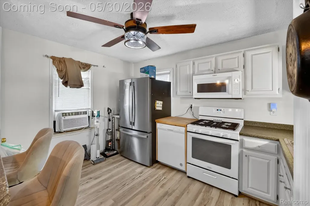 4048 Niagara Street Wayne City MI 48184