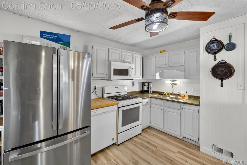 4048 Niagara Street Wayne City MI 48184
