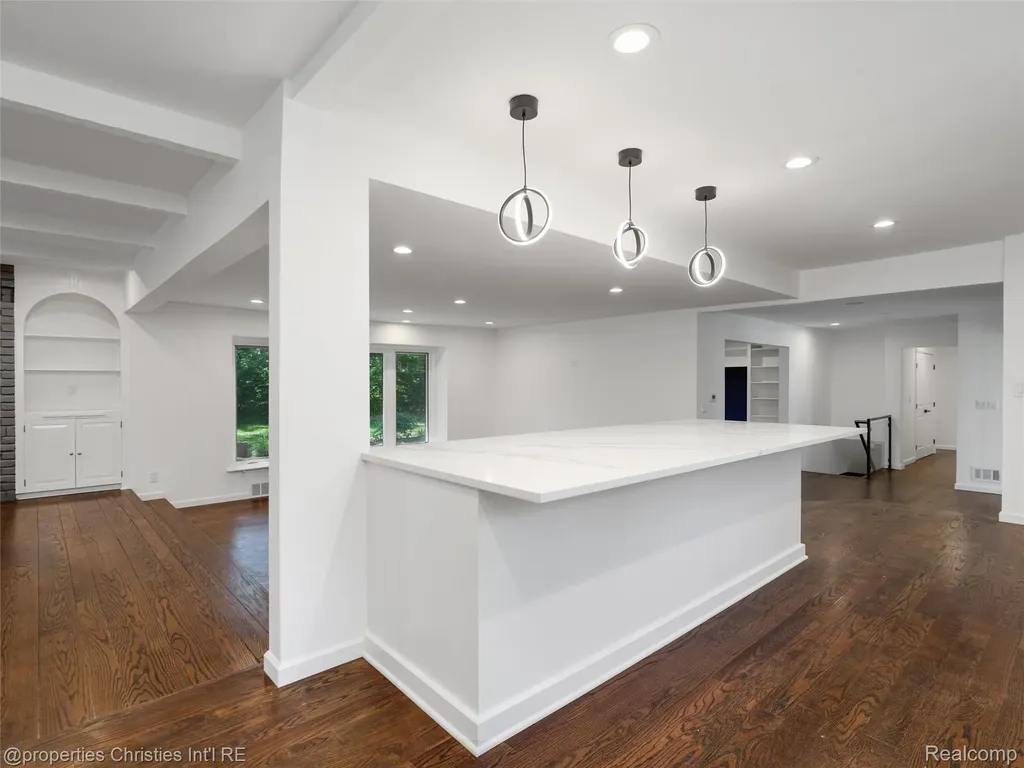 1257 Charrington Road Bloomfield Hills City MI 48301