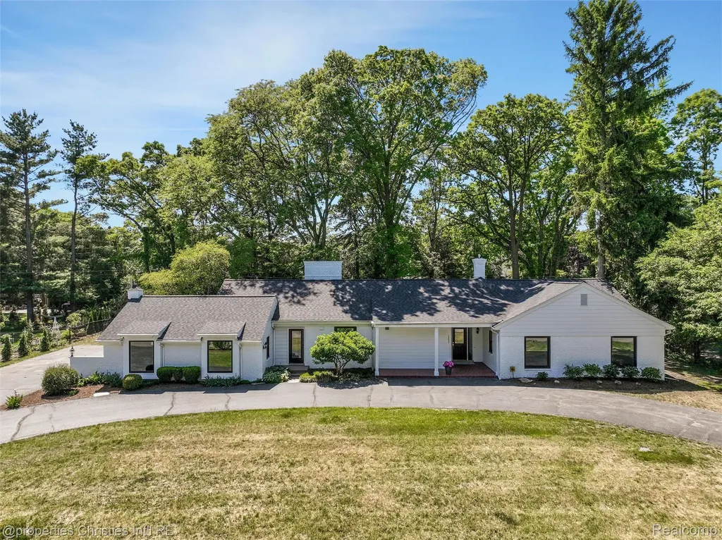 1257 Charrington Road Bloomfield Hills City MI 48301