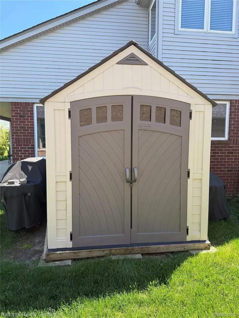 10368 Saint John Drive Algonac City MI 48001