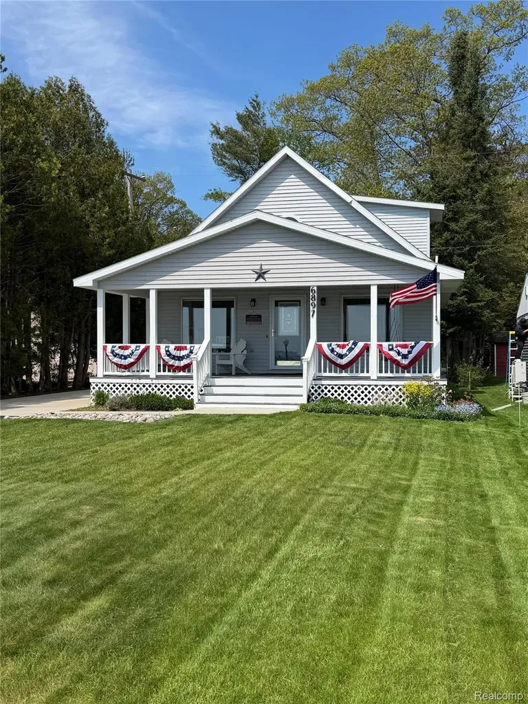 6897 N Us Highway 23 Oscoda Charter Township MI 48750