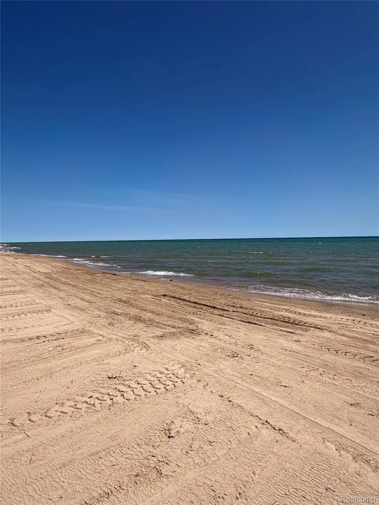 6897 N Us Highway 23 Oscoda Charter Township MI 48750
