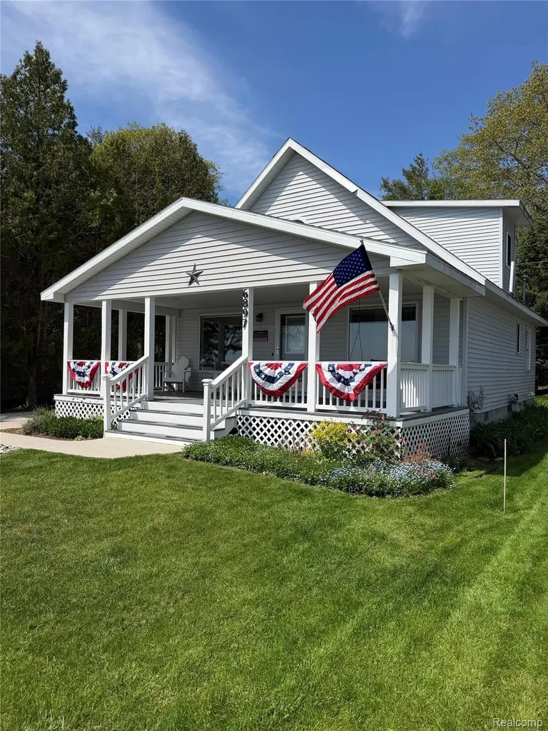 6897 N Us Highway 23 Oscoda Charter Township MI 48750