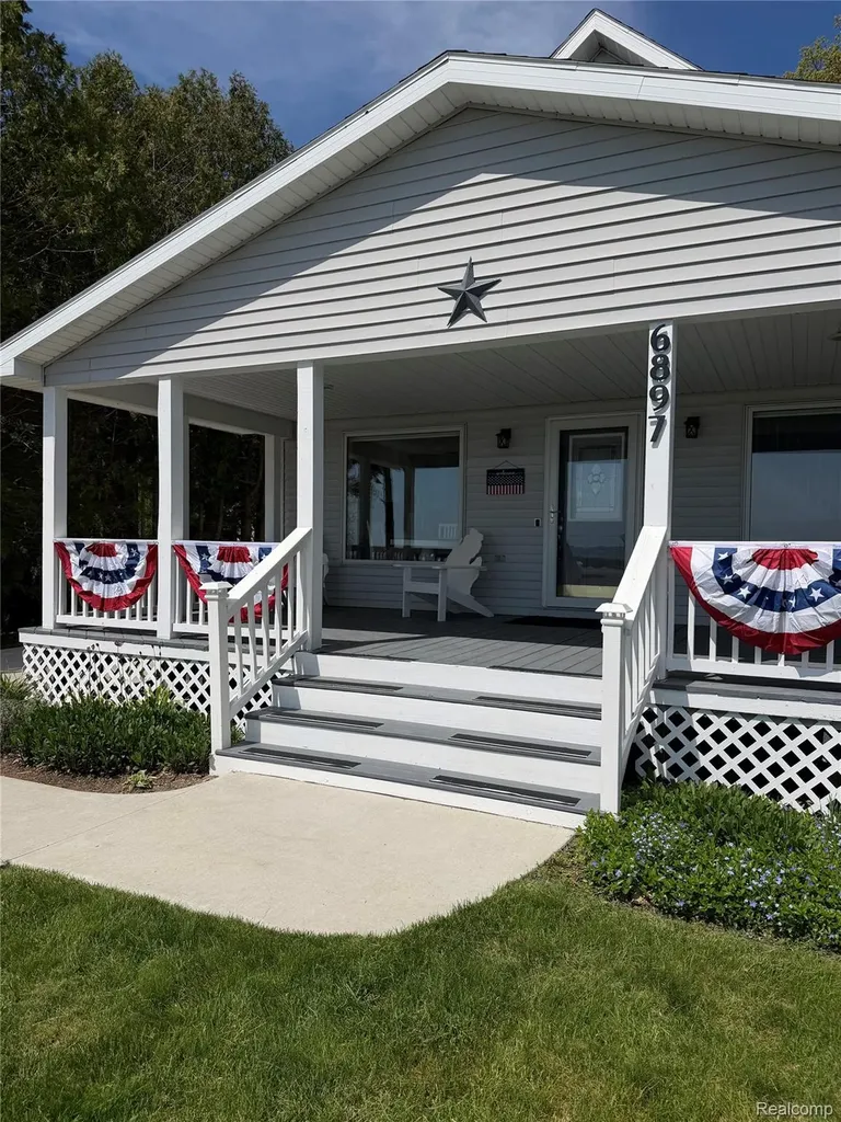 6897 N Us Highway 23 Oscoda Charter Township MI 48750