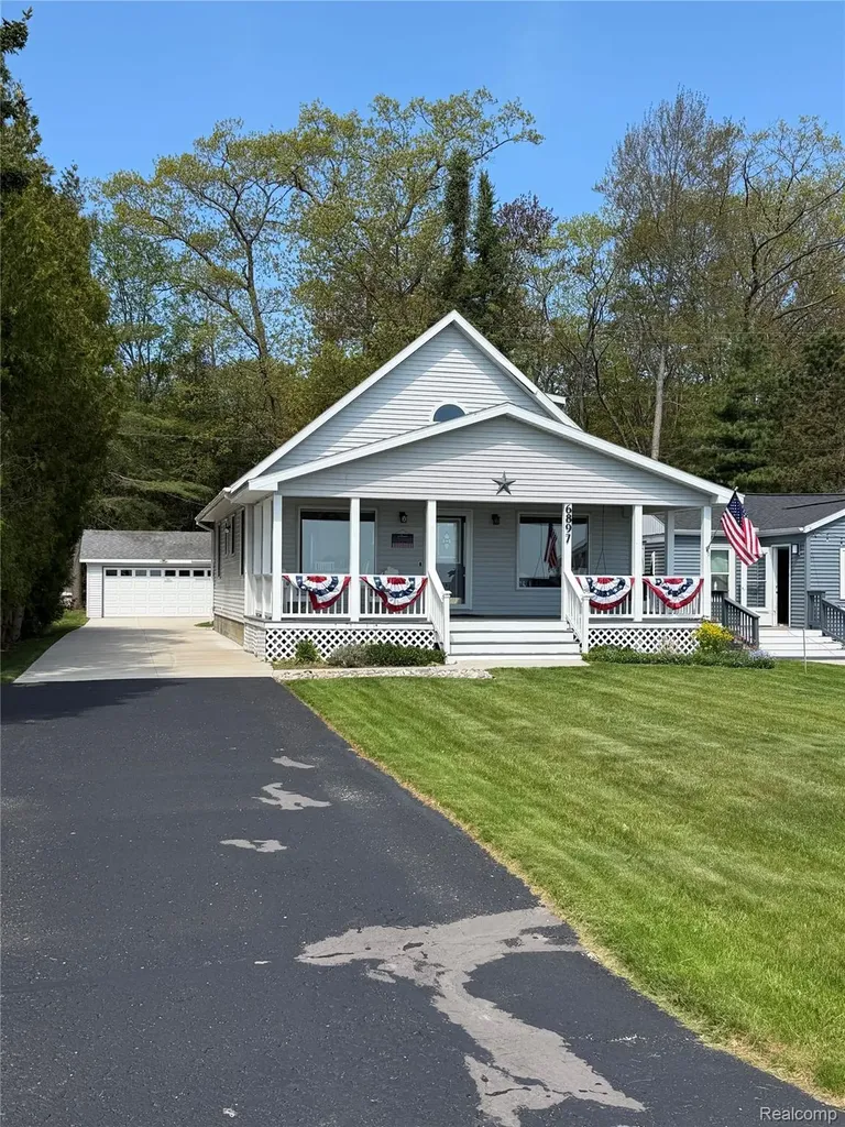 6897 N Us Highway 23 Oscoda Charter Township MI 48750