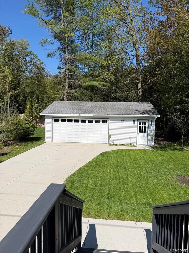 6897 N Us Highway 23 Oscoda Charter Township MI 48750