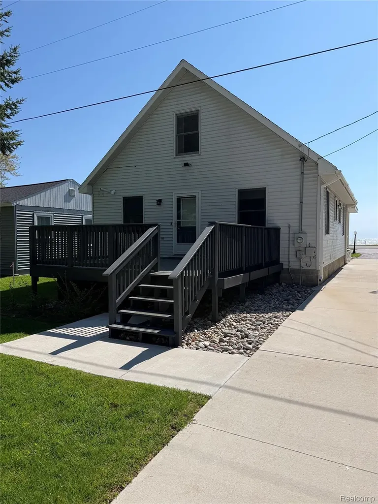 6897 N Us Highway 23 Oscoda Charter Township MI 48750