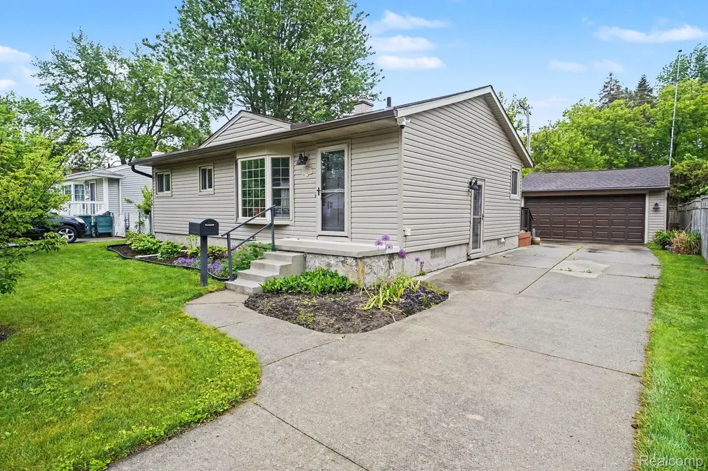 1275 1st Street Lapeer City MI 48446