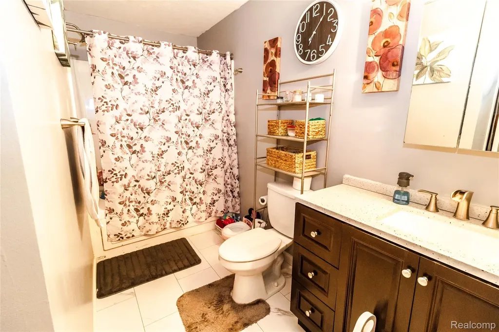 1872 Lonsberry Drive Mayfield Township MI 48446