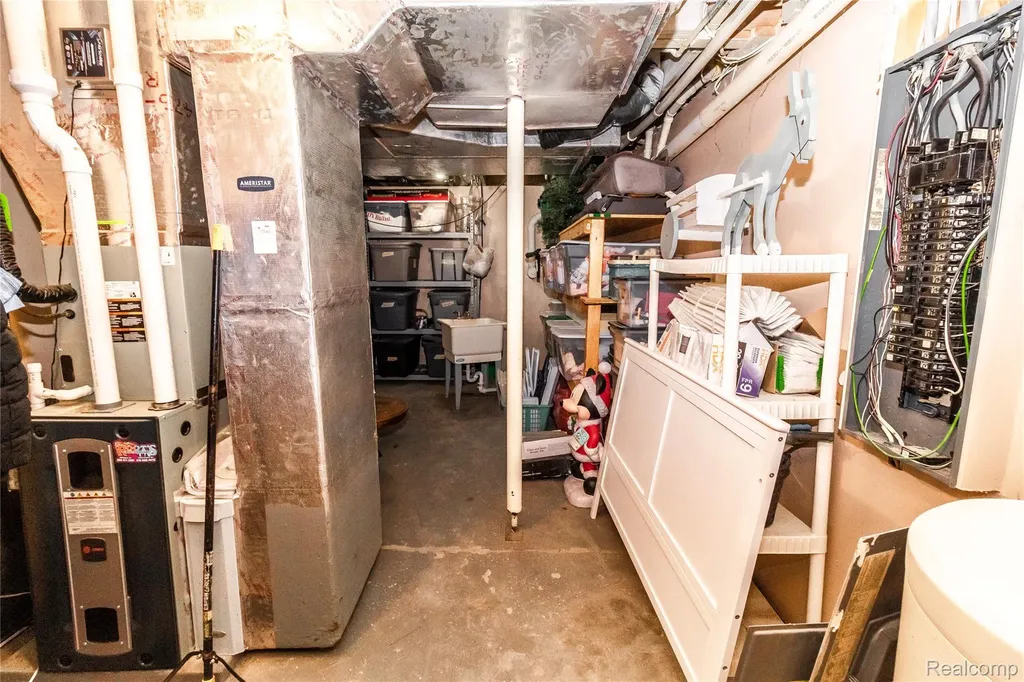 1872 Lonsberry Drive Mayfield Township MI 48446