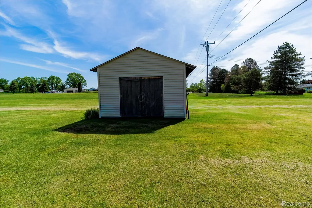 1872 Lonsberry Drive Mayfield Township MI 48446