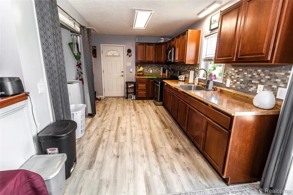 1872 Lonsberry Drive Mayfield Township MI 48446
