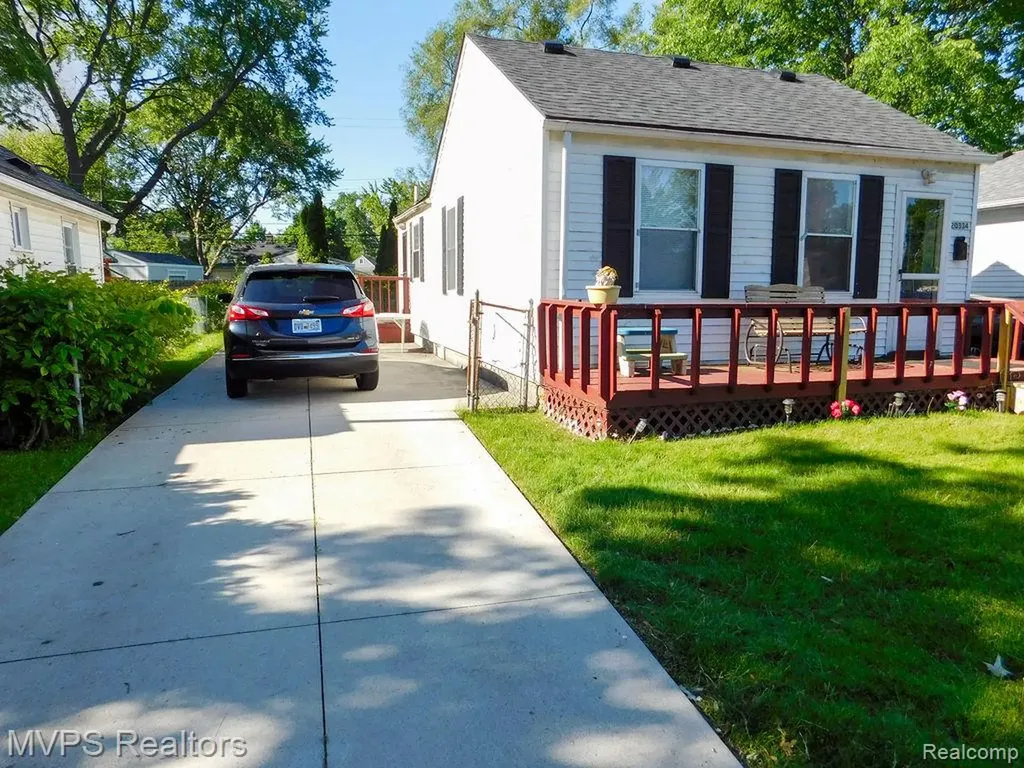 20334 E 8 Mile Road Harper Woods City MI 48225