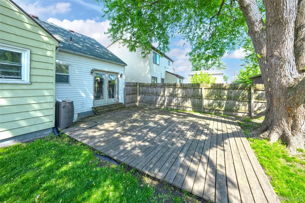 22410 Glen Court St. Clair Shores City MI 48080