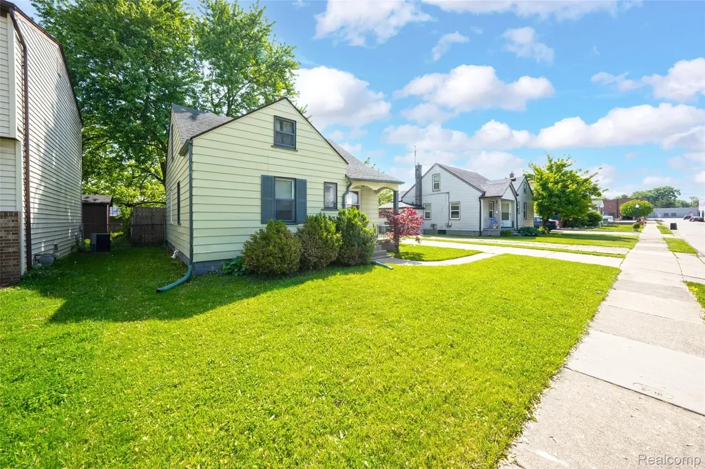 22410 Glen Court St. Clair Shores City MI 48080