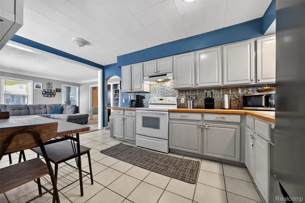 22410 Glen Court St. Clair Shores City MI 48080
