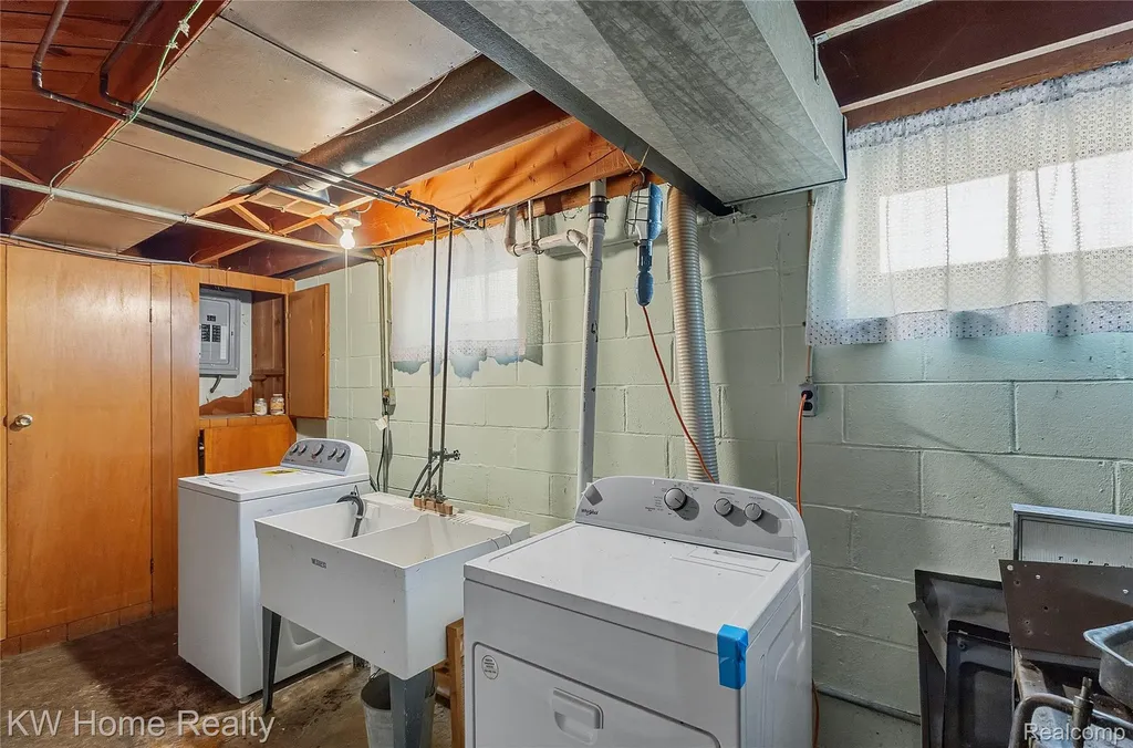 8801 Whitlock Avenue Dearborn City MI 48126
