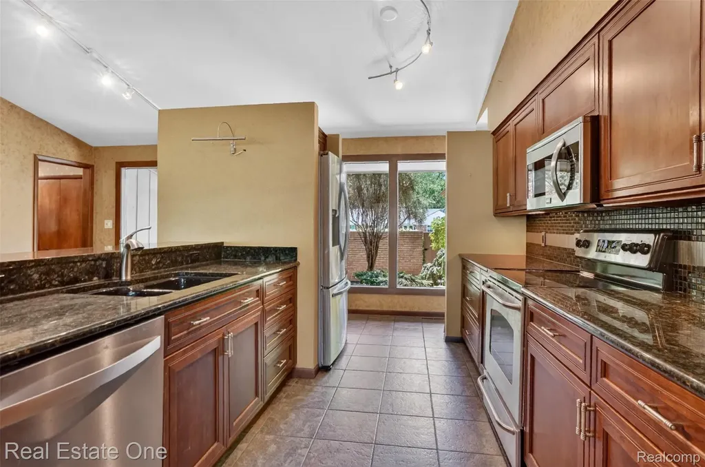 1309 Ashover Drive Bloomfield Hills City MI 48304
